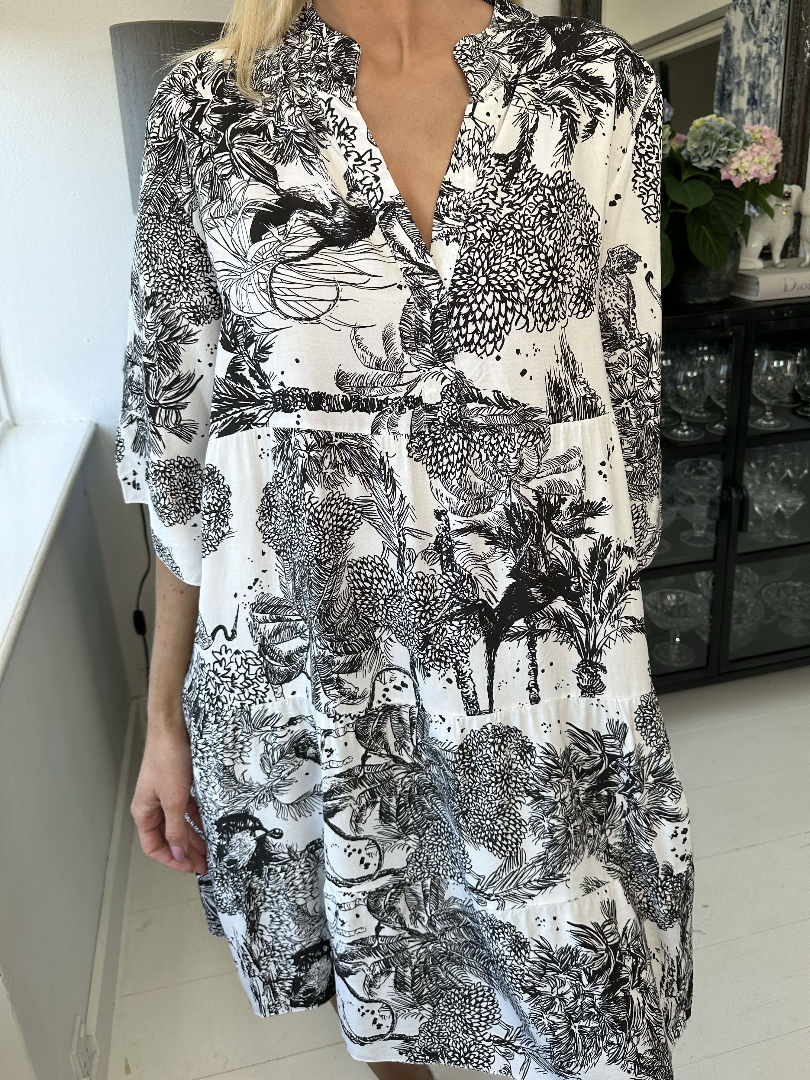 Abbie - Söt klänning med djungeltema